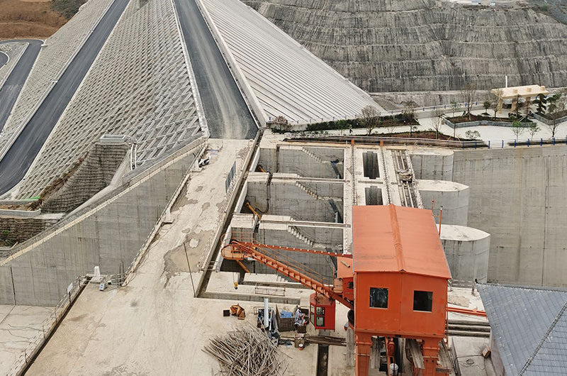 半球閥，補償器