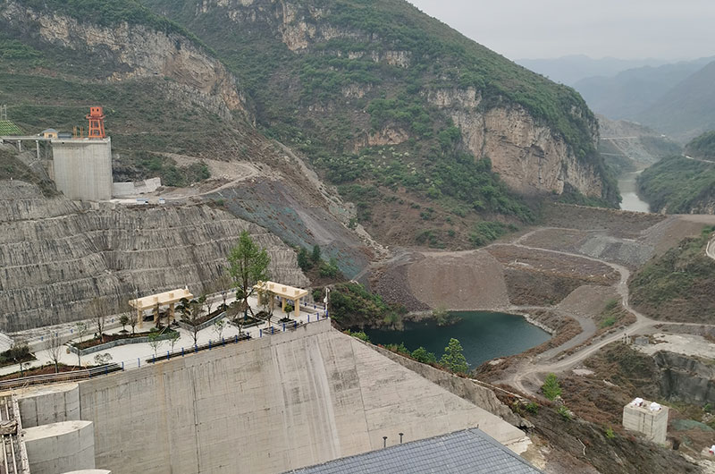 半球閥，補償器